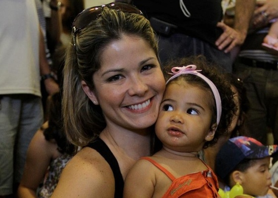 Nívea Stelmann batiza filha de Samara Felippo - Área VIP