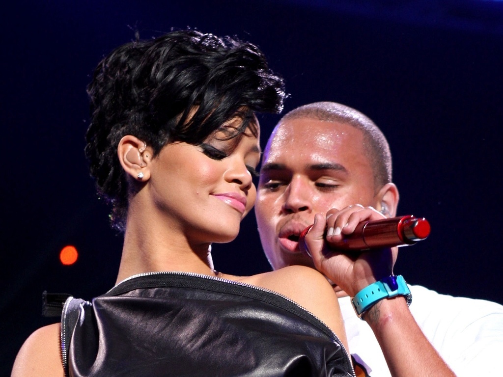 http://m.i.uol.com.br/celebridades/2011/02/23/rihanna-e-chris-brown-durante-apresentacao-no-z100s-jingle-ball-no-madison-square-garden-em-nova-york-12122008-1298470144917_1024x768.jpg