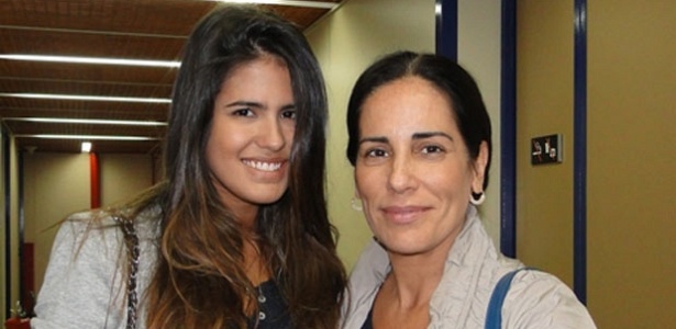 Antônia Morais visita a mãe, Glória Pires, no Projac, no Rio (4/5/11)