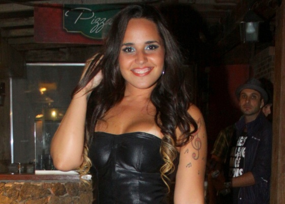 A cantora Perlla na gravação do DVD do Grupo Disfarce, no Rio de Janeiro (26/4/2011)