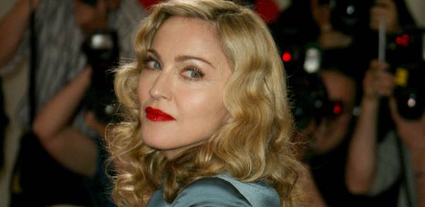 Madonna no tapete vermelho de baile de gala que celebra Alexander McQueen, em Nova York (2/5/2011)