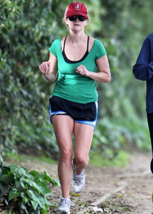 a-atriz-reese-witherspoon-corre-em-brentwood-1732011-1315479102400_300x420.jpg