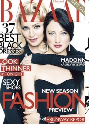 Madonna posa com a atriz Andrea Riseborough, que estrelou seu filme, na capa da "Harper's Bazaar"