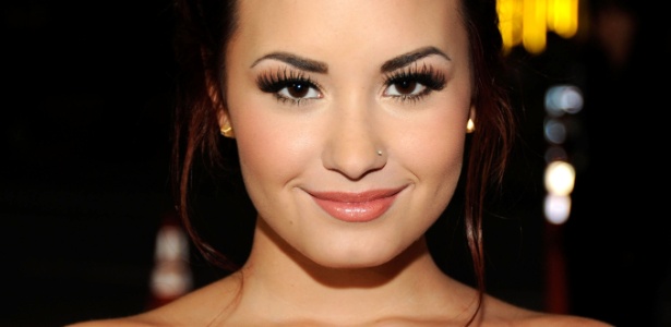A cantora Demi Lovato no People's Choice Awards 2012 em Los Angeles (11/1/12)
