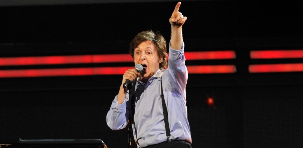 Paul McCartney canta no Grammy 2012 (12/2/12)