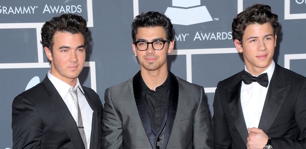 Kevin Jonas, Joe Jonas e Nick Jonas, do Jonas Brothers, no Grammy Awards