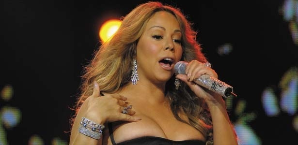 Mariah Carey se apresenta no Oi Fashion Rocks
 (24/10/2009)
