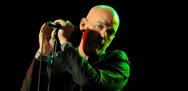 Michael Stipe, vocalista do R.E.M., durante show da banda na Hungria (17/08/2008)