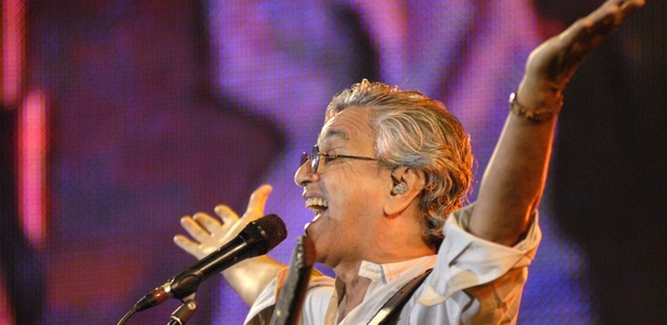 Caetano Veloso durante show no Festival de Verão de Salvador (22/01/2010)