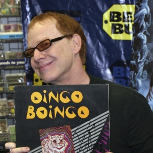 O compositor e cantor Danny Elfman, ex-integrante do Oingo Boingo, em sessão de autógrafos em Los Angeles