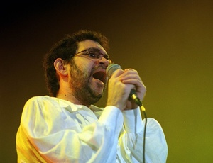 Renato Russo durante show da banda Legião Urbana em São Paulo (16/06/1994)