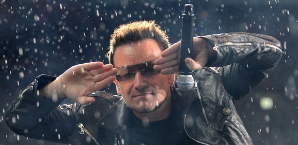 Bono durante show do U2 em Moscou, Rússia (25/08/2010)