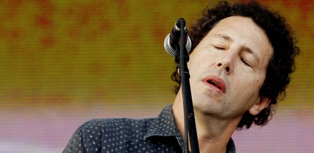 Ira Kaplan, cantor e guitarrista do Yo La Tengo, em show no Festival SWU (11/10/2010)