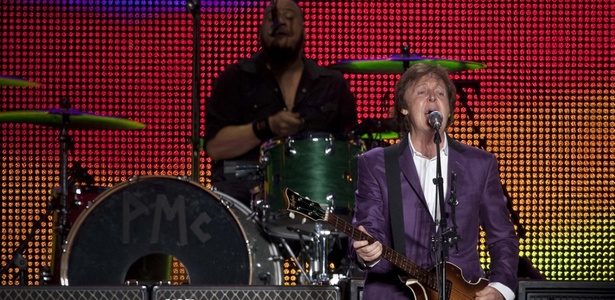 Paul McCartney durante segundo show da turnê Up and Coming no Estádio Morumbi, em São Paulo (22/11/2010)