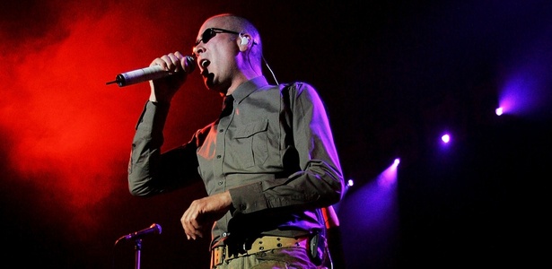 O vocalista Philip Oakey em show do Human League em Sydney, Austrália (31/03/2009)