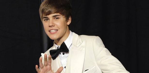 O cantor Justin Bieber nos bastidores da 53ª edição do Grammy, em Los Angeles (13/02/2011)