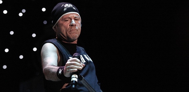 Shin Shikuma/UOL Bruce Dickinson em show do Iron Maiden em São Paulo (26/03/2011)