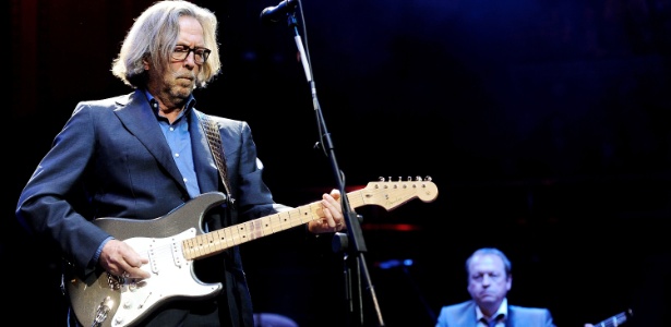 Eric Clapton se apresenta no Royal Albert Hall, em Londres, na Inglaterra (17/11/2010)