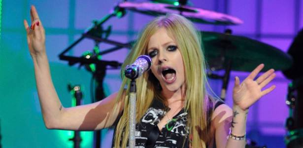 Avril Lavigne canta durante apresentação no MuchMusic Video Awards em Toronto, no Canadá (19/06/2011)