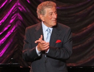 Tony Bennett comemora 85 anos durante apresentação em Los Angeles (24/09/2011)