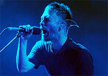 Thom Yorke durante show do Radiohead em Paris (26/08/2006)