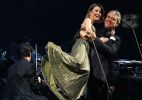 Andrea Bocelli mescla erudito ao pop ao lado de Sandy