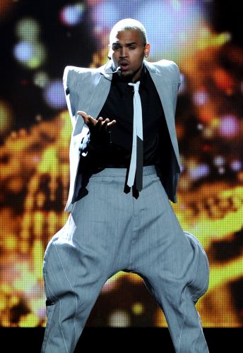 Cantor Chris Brown durante apresentação no BET Awards 2011 realizado no auditório Shrine, em Los Angeles (26/6/11)