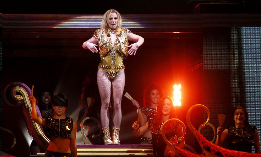 Britney Spears canta e dança no palco da Praça da Apoteose, no Rio de Janeiro (15/11/11)