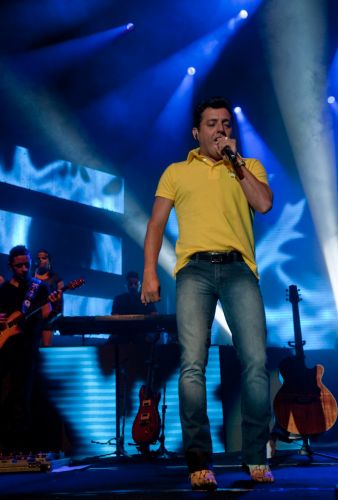 Bruno canta para cerca de 2 mil pessoa durante primeiro show de Bruno & Marrone no Citibank Hall, Rio de Janeiro (28/01/2011)