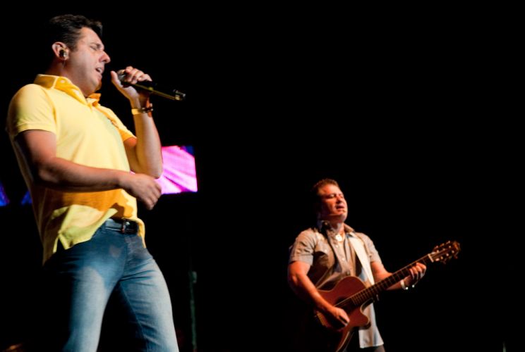 A dupla Bruno & Marrone se apresenta para cerca de 2 mil pessoas no primeiro show do ano, no Citibank Hall, Rio de Janeiro (28/01/2011)