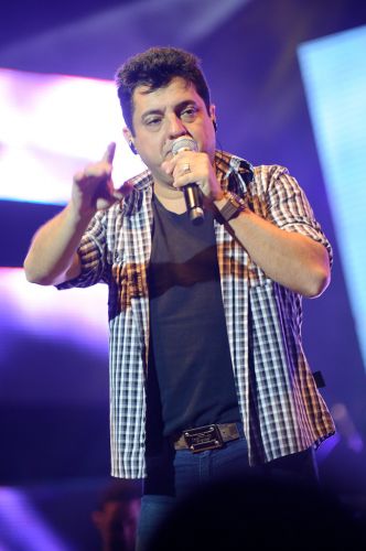 Bruno solta a voz durante show em São Paulo (21/6/11)