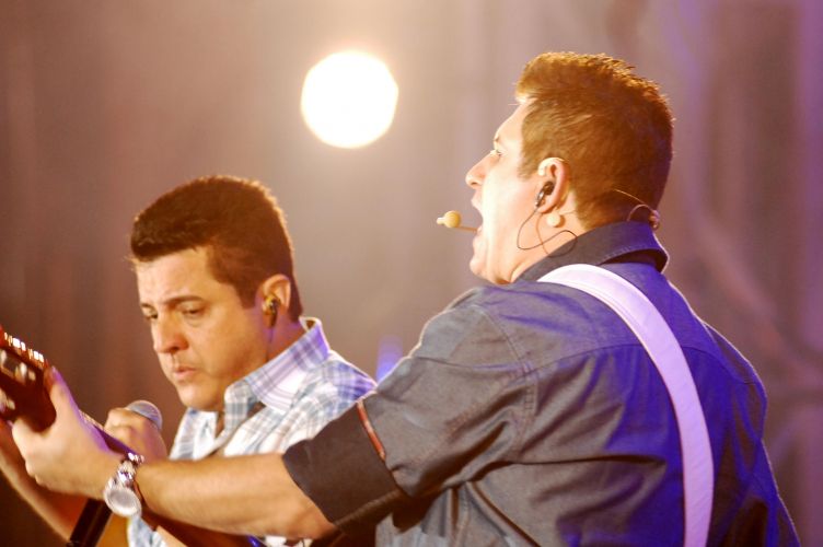 Bruno & Marrone faz show na Festa do Peão de Barretos (19/8/11). Nos últimos 10 anos, a dupla foi responsável pela quebra de vários recordes de público na festa