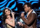 Shakira e Paula Fernandes se apresentam no Grammy Latino 2011