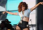 Rihanna faz show no Festival V, em Londres