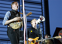 O grupo Arcade Fire durante show em Coachella