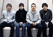 Os integrantes da banda inglesa Arctic Monkeys