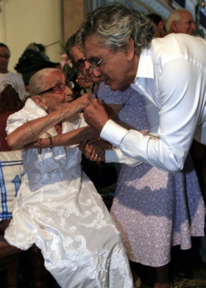D. Can e Caetano Veloso em missa em homenagem aos 102 anos da matriarca dos Velloso (16/09/2009)