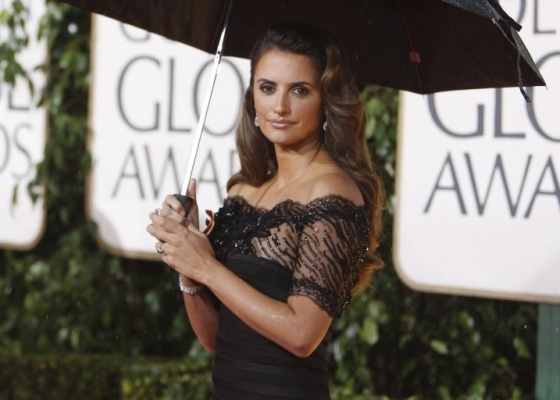 Penlope Cruz no tapete vermelho do Globo de Ouro 2010 em Beverly Hills (17/1/2010)