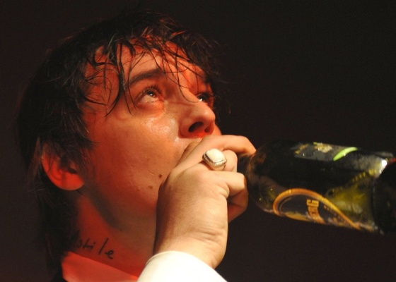 O cantor Pete Doherty durante apresentação no The Proud Galleries, em Londres (22/4/2009)