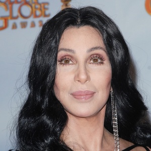 A cantora Cher em Beverly Hills (17/1/10) - Brainpix