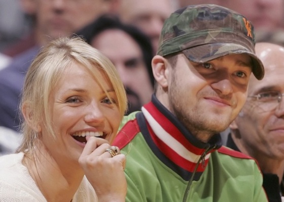 Cameron Diaz e Justin Timberlake na poca em que namoravam, no jogo do Los Angeles Clippers x Los Angeles Lakers em Los Angeles (9/4/2006)