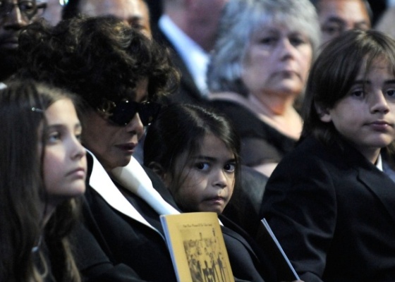Katherine Jackson e os três filhos de Michael Jackson, Paris, Blanket e Prince Michael (7/7/2009)