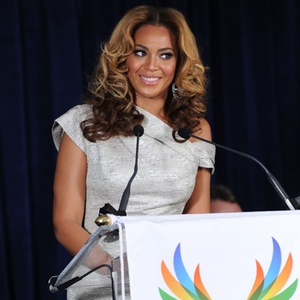 A cantora Beyoncé na inauguração do Beyoncé Cosmetology Center, dentro do centro social Phoenix House, no Brookyn, em Nova York (05/03/2010) - Getty Images
