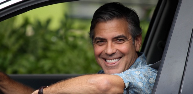 O ator George Clooney grava cenas de "The Descendants" no Havaí (12/3/2010) - Grosby Group