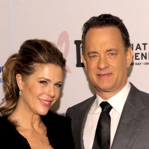 Tom Hanks e a esposa Rita Wilson durante evento beneficiente na Califórnia (27/03/2010)  - Getty Images