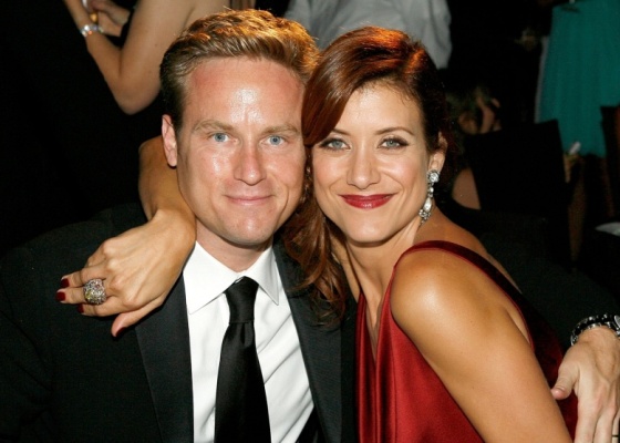 O produtor Alex Young e a atriz Kate Walsh no Governor's Ball aps a 59 edio do Emmy Awards em Los Angeles (16/9/2007). Os dois se casaram em 2007 e entraram com o pedido de divrcio em dezembro de 2008.