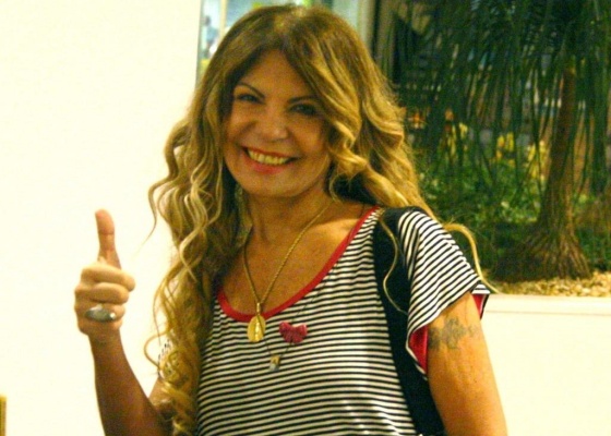 Elba Ramalho passeia em shopping carioca (22/4/10)