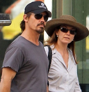 O ator Josh Brolin e a mulher Diane Lane são vistos passeando de mãos dadas por Nova York (4/5/2010)