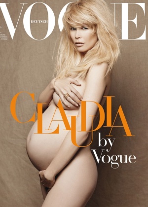 A modelo Claudia Schiffer posa grávida para a capa da "Vogue" alemã (11/5/2010)