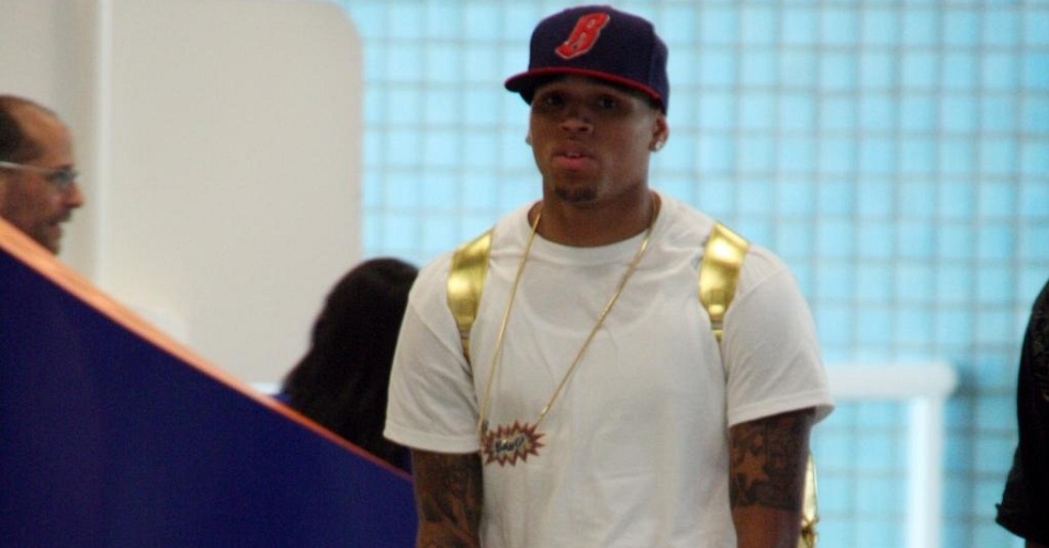 Chris Brown desembarca no Rio de Janeiro (18/05/10)